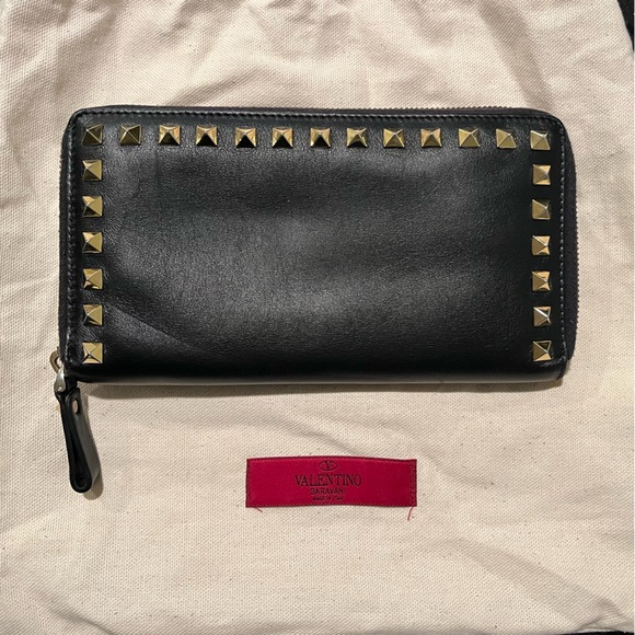 Valentino Garavani - Black Rockstud Zip-Around Long Wallet - Gold Hardware - Picture 10 of 12
